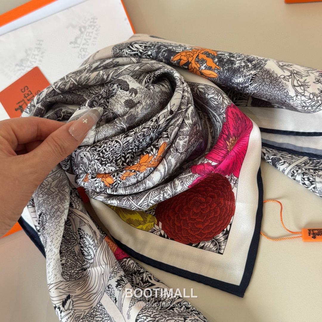 Hermes Retour a la Nature Silk Square Scarf 100% Silk Print Scarf 에르메스 리투르 아 라 나튀르 실크 스퀘어 스카프 90cm 7