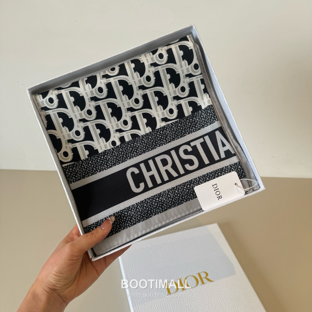 Dior Diortwin Oblique Silk Twill Square Scarf with Logo Jacquard Print 디올 디올트윈 오블리크 실크 트윌 스퀘어 스카프 로고 자카드 90cm 2