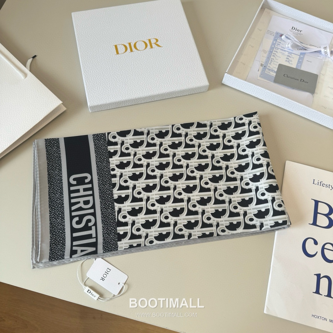 Dior Diortwin Oblique Silk Twill Square Scarf with Logo Jacquard Print 디올 디올트윈 오블리크 실크 트윌 스퀘어 스카프 로고 자카드 90cm 3