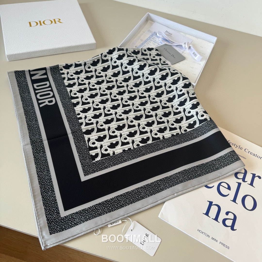 Dior Diortwin Oblique Silk Twill Square Scarf with Logo Jacquard Print 디올 디올트윈 오블리크 실크 트윌 스퀘어 스카프 로고 자카드 90cm 4