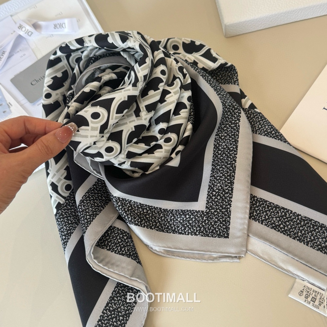 Dior Diortwin Oblique Silk Twill Square Scarf with Logo Jacquard Print 디올 디올트윈 오블리크 실크 트윌 스퀘어 스카프 로고 자카드 90cm 7