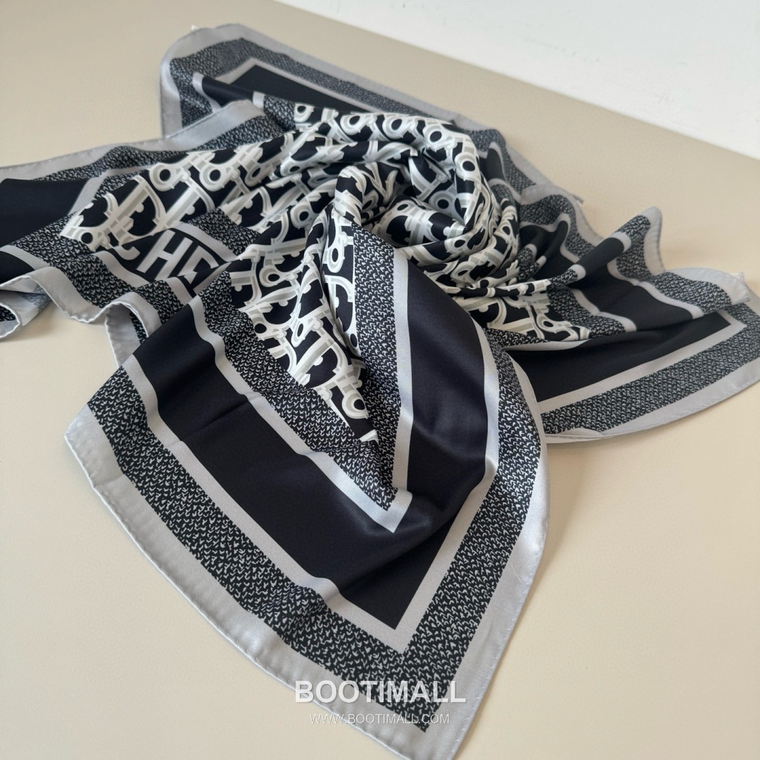 Dior Diortwin Oblique Silk Twill Square Scarf with Logo Jacquard Print 디올 디올트윈 오블리크 실크 트윌 스퀘어 스카프 로고 자카드 90cm 8