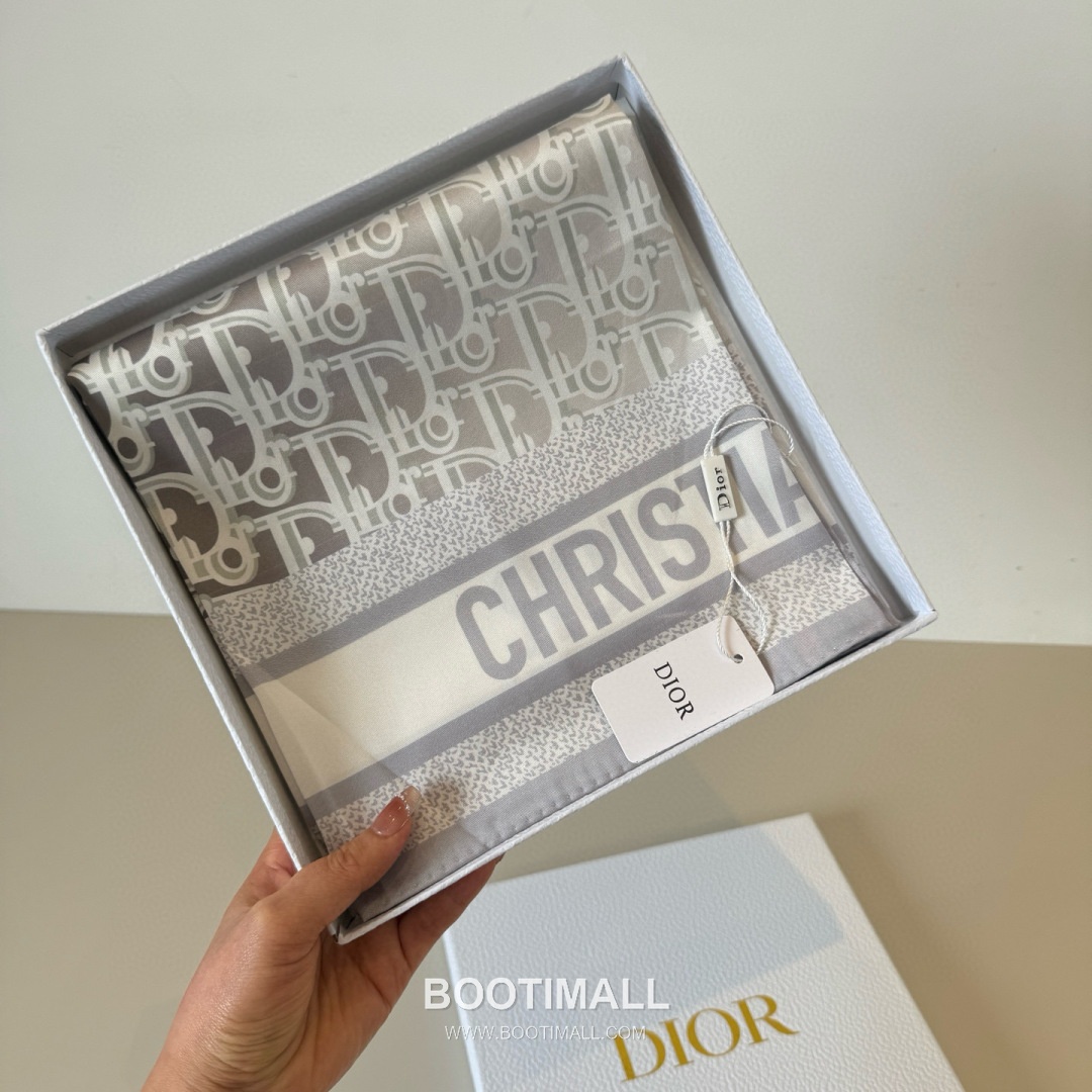 Dior Diortwin Oblique Silk Twill Square Scarf with Logo Jacquard Print 디올 디올트윈 오블리크 실크 트윌 스퀘어 스카프 로고 자카드 90cm 2