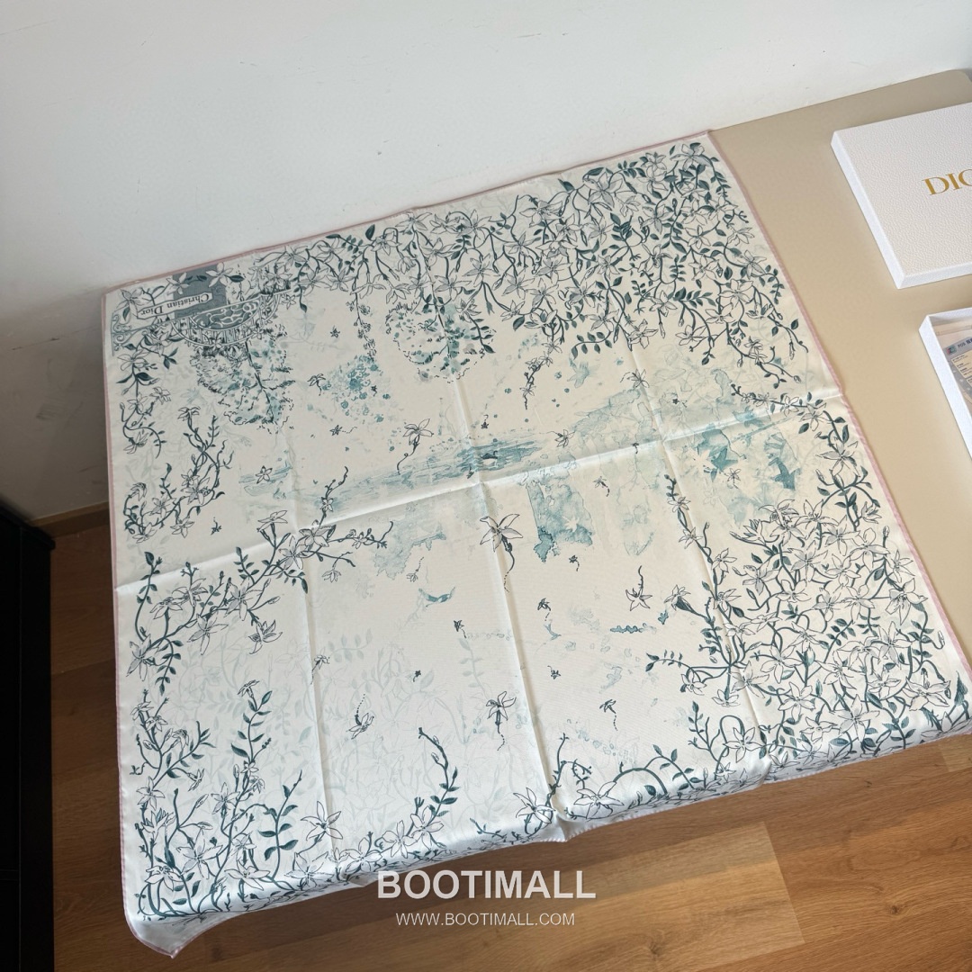 Dior Diortwin Oblique Silk Twill Square Scarf with Logo Jacquard Print 디올 디올트윈 오블리크 실크 트윌 스퀘어 스카프 로고 자카드 90cm 1