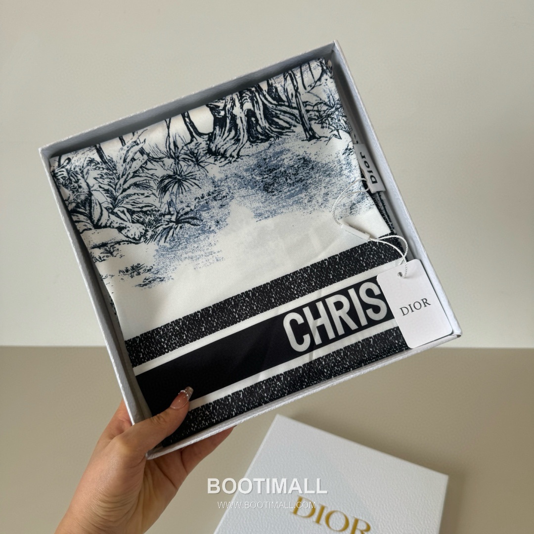 Dior Diortwin Oblique Silk Twill Square Scarf with Logo Jacquard Print 디올 디올트윈 오블리크 실크 트윌 스퀘어 스카프 로고 자카드 90cm 2