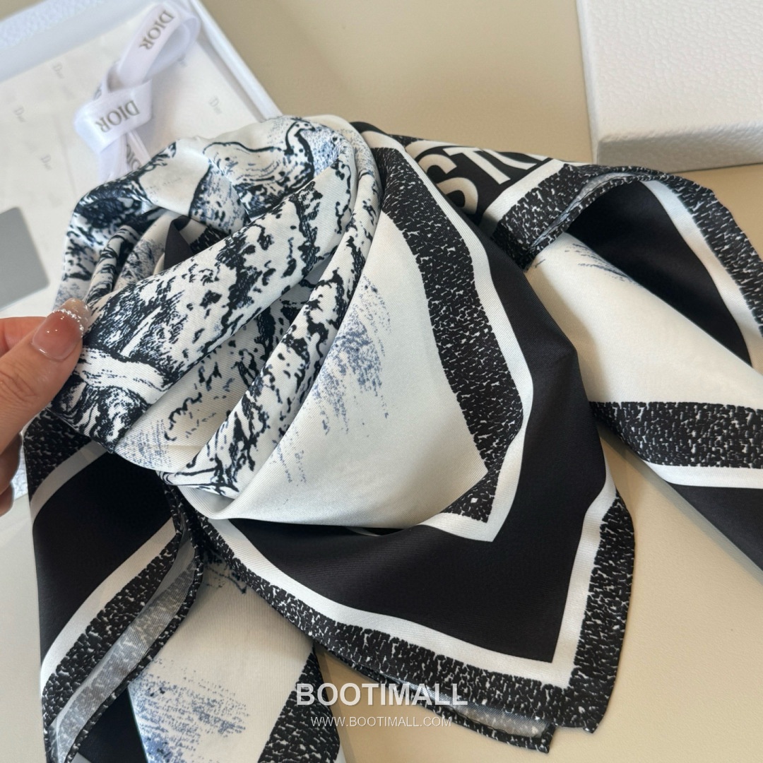 Dior Diortwin Oblique Silk Twill Square Scarf with Logo Jacquard Print 디올 디올트윈 오블리크 실크 트윌 스퀘어 스카프 로고 자카드 90cm 7