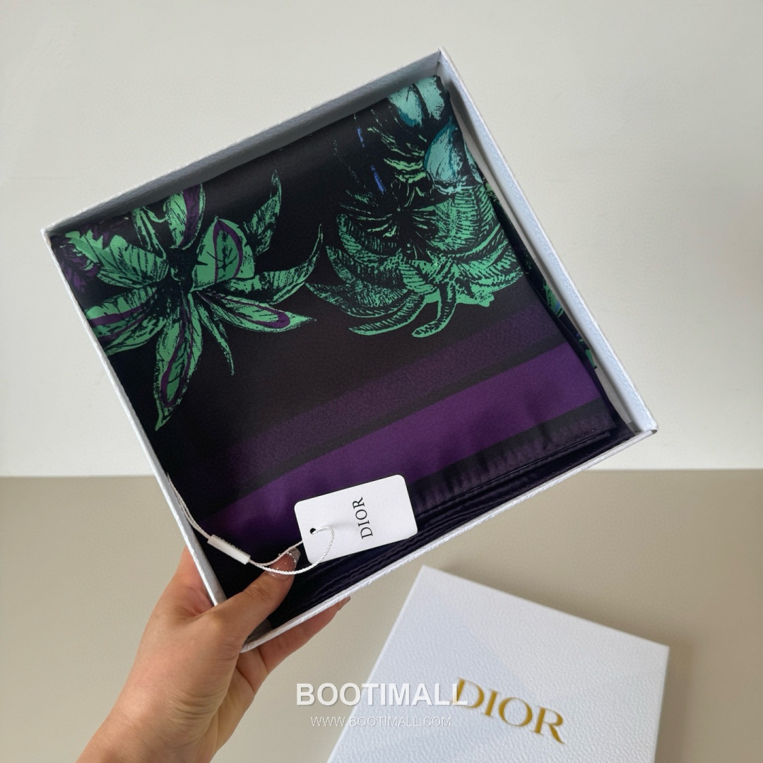 Dior Diortwin Oblique Silk Twill Square Scarf with Logo Jacquard Print 디올 디올트윈 오블리크 실크 트윌 스퀘어 스카프 로고 자카드 90cm 2