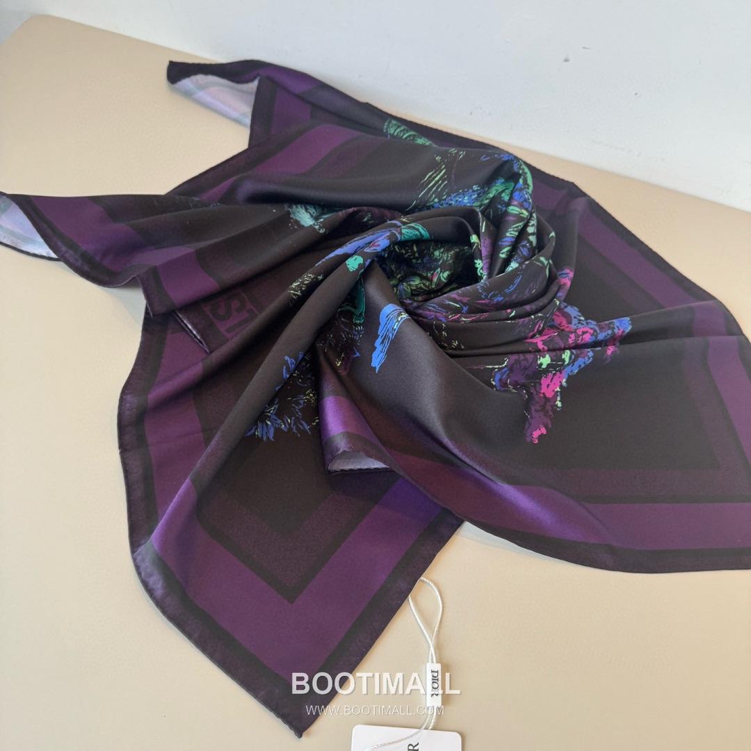 Dior Diortwin Oblique Silk Twill Square Scarf with Logo Jacquard Print 디올 디올트윈 오블리크 실크 트윌 스퀘어 스카프 로고 자카드 90cm 7