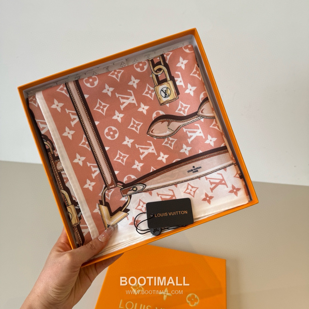 Louis Vuitton Monogram Belt Motif Silk Twill Square Scarf 100% Silk Twill Print Scarf 루이비통 모노그램 벨트 모티프 실크 트윌 스퀘어 스카프 90cm 2