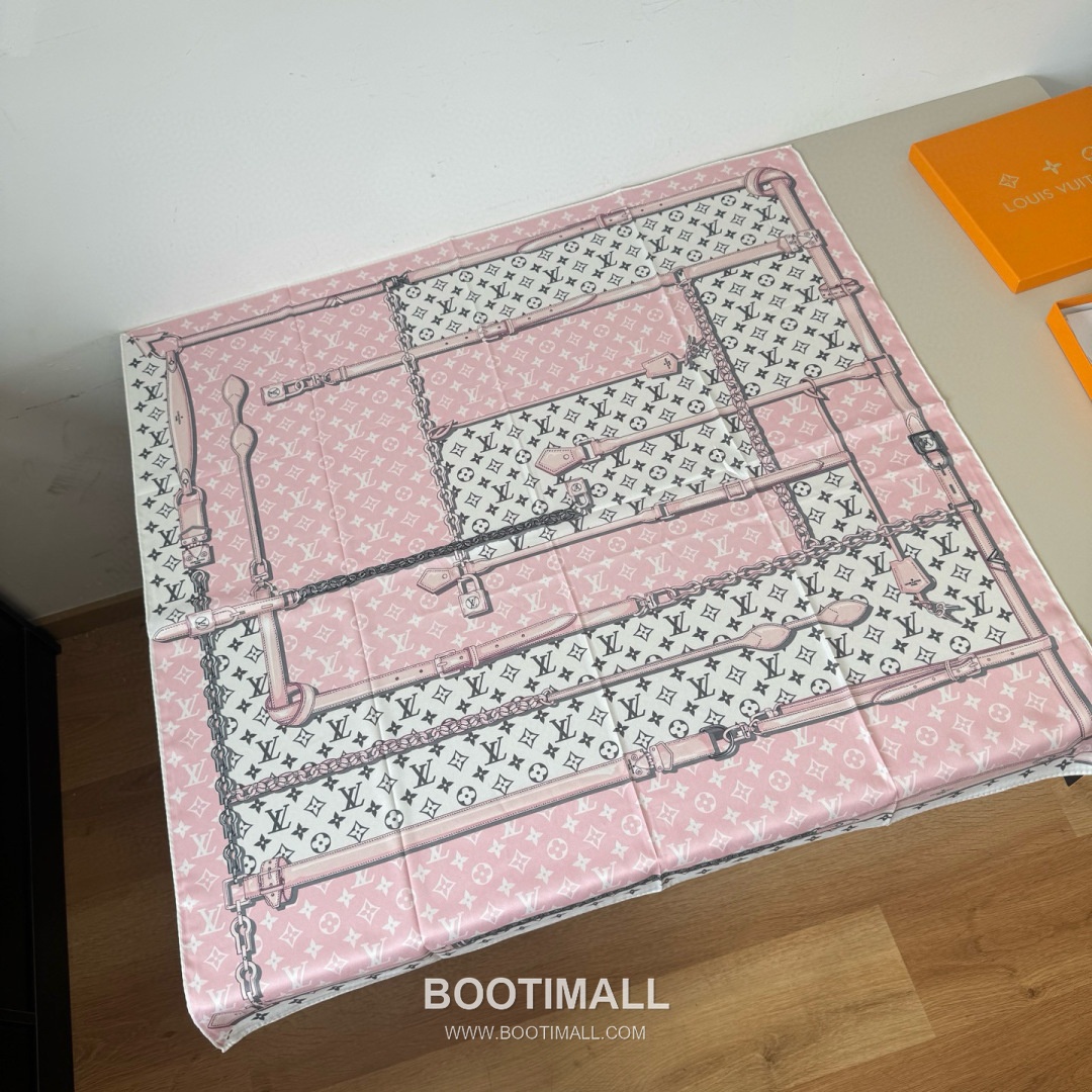 Louis Vuitton Monogram Belt Motif Silk Twill Square Scarf 100% Silk Twill Print Scarf 루이비통 모노그램 벨트 모티프 실크 트윌 스퀘어 스카프 90cm 1