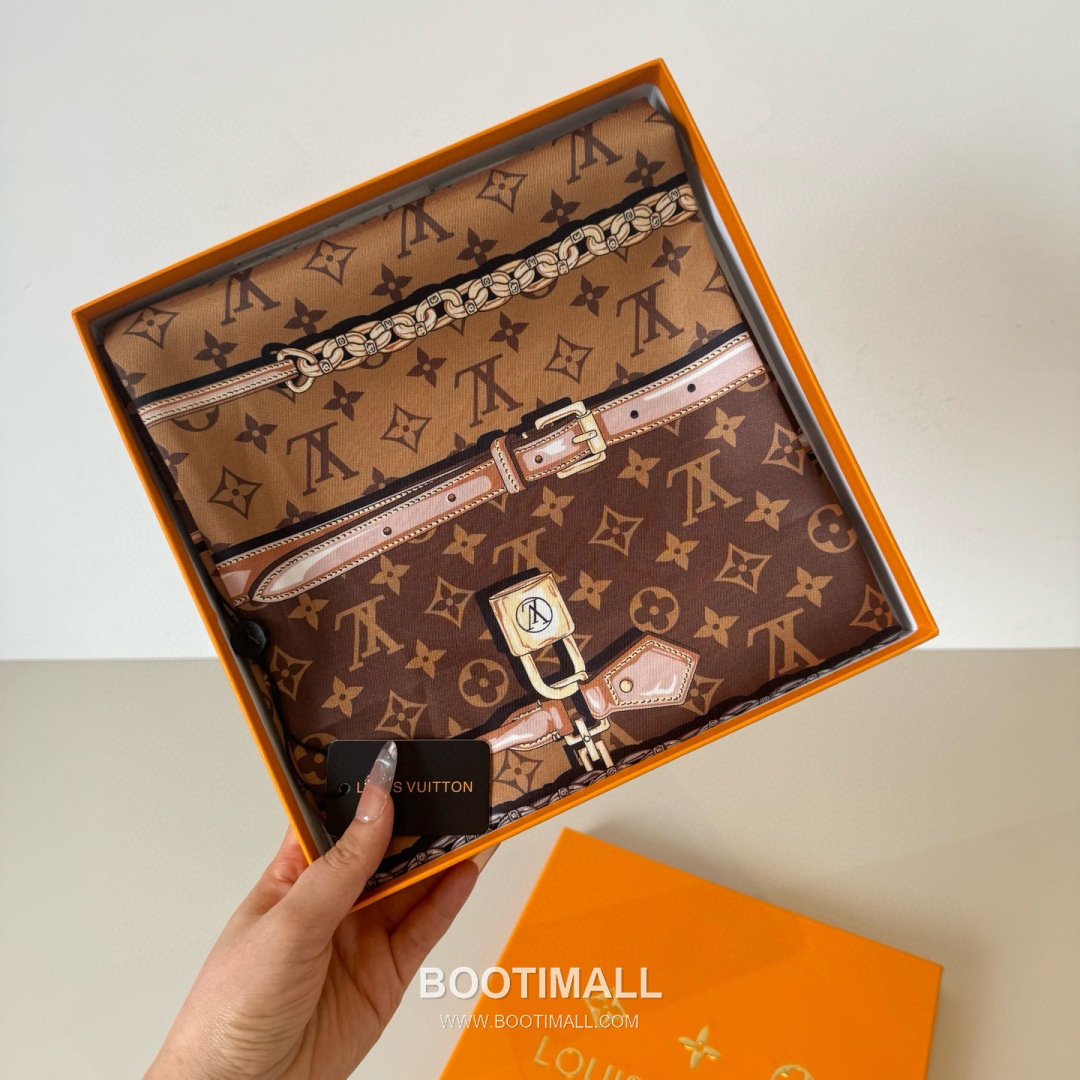 Louis Vuitton Monogram Belt Motif Silk Twill Square Scarf 100% Silk Twill Print Scarf 루이비통 모노그램 벨트 모티프 실크 트윌 스퀘어 스카프 90cm 2