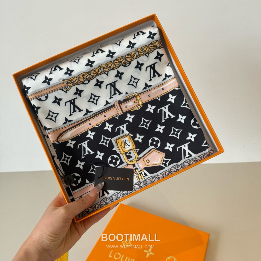 Louis Vuitton Monogram Belt Motif Silk Twill Square Scarf 100% Silk Twill Print Scarf 루이비통 모노그램 벨트 모티프 실크 트윌 스퀘어 스카프 90cm 2
