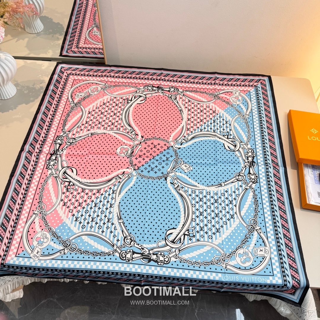 Louis Vuitton Chain Clover Monogram Silk Square Scarf 100% Silk Print Scarf 루이비통 체인 클로버 모노그램 실크 스퀘어 스카프 90cm 1