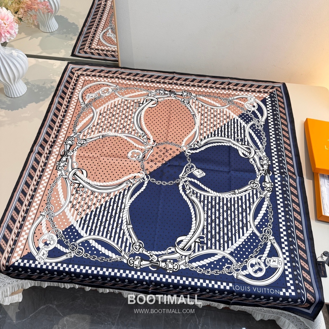 Louis Vuitton Chain Clover Monogram Silk Square Scarf 100% Silk Print Scarf 루이비통 체인 클로버 모노그램 실크 스퀘어 스카프 90cm 2