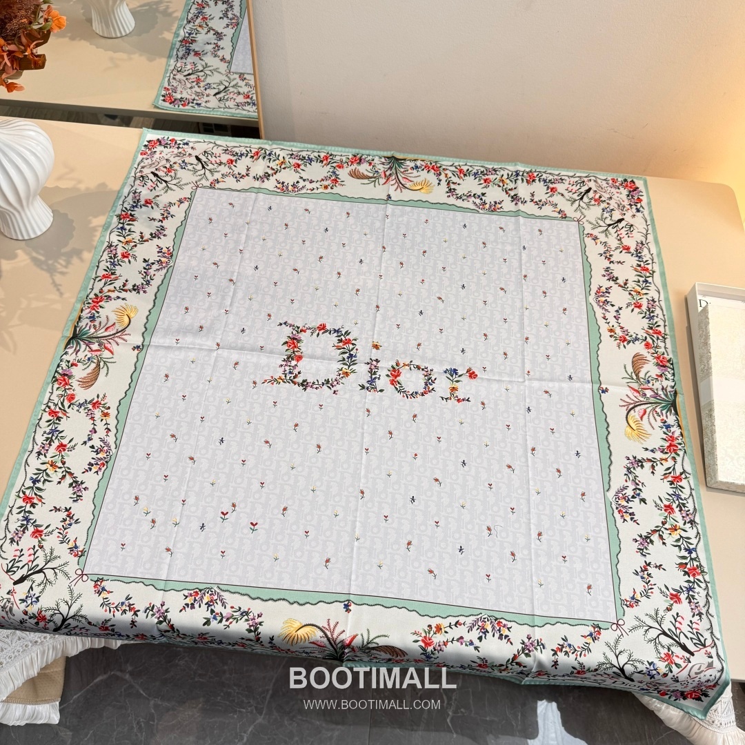 Dior Dioramour Revolution Flowers Silk Twill Square Scarf 100% Silk Twill Print Scarf 디올 디올아무르 레볼루션 플라워 실크 트윌 스퀘어 스카프 90cm 2