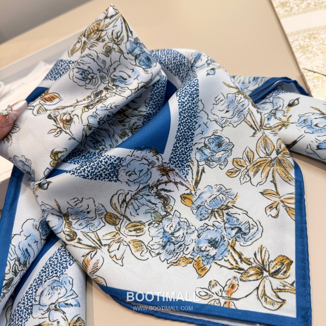 Dior Rosier de Dior Silk Twill Square Scarf with Floral Logo Jacquard 디올 로지에 드 디올 실크 트윌 스퀘어 스카프 플로럴 로고 자카드 90cm 7