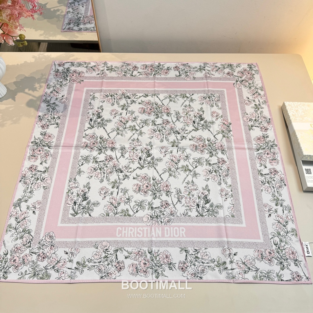 Dior Rosier de Dior Silk Twill Square Scarf with Floral Logo Jacquard 디올 로지에 드 디올 실크 트윌 스퀘어 스카프 플로럴 로고 자카드 90cm 2