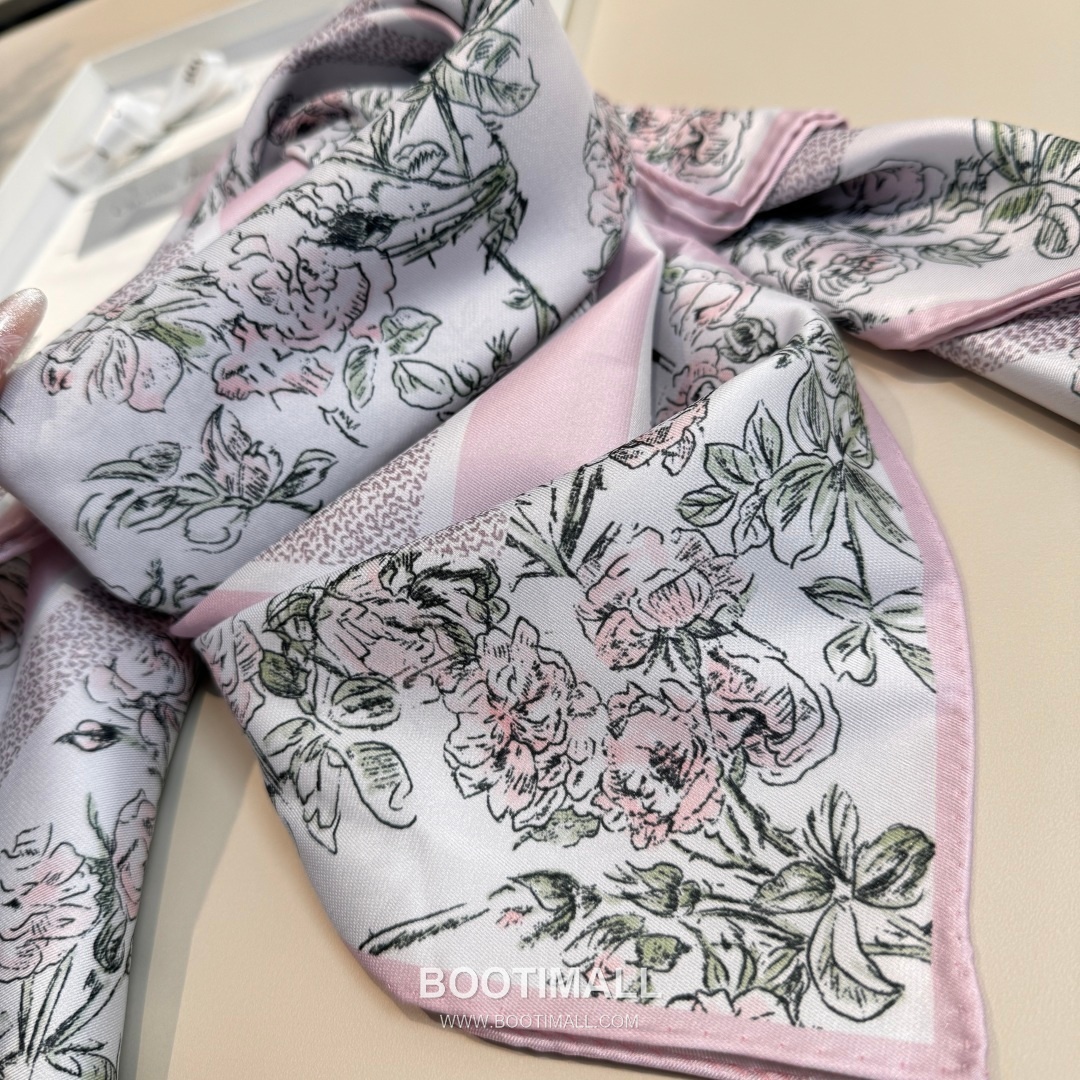 Dior Rosier de Dior Silk Twill Square Scarf with Floral Logo Jacquard 디올 로지에 드 디올 실크 트윌 스퀘어 스카프 플로럴 로고 자카드 90cm 7