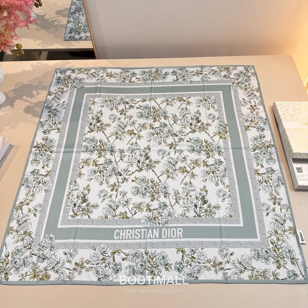 Dior Rosier de Dior Silk Twill Square Scarf with Floral Logo Jacquard 디올 로지에 드 디올 실크 트윌 스퀘어 스카프 플로럴 로고 자카드 90cm 2
