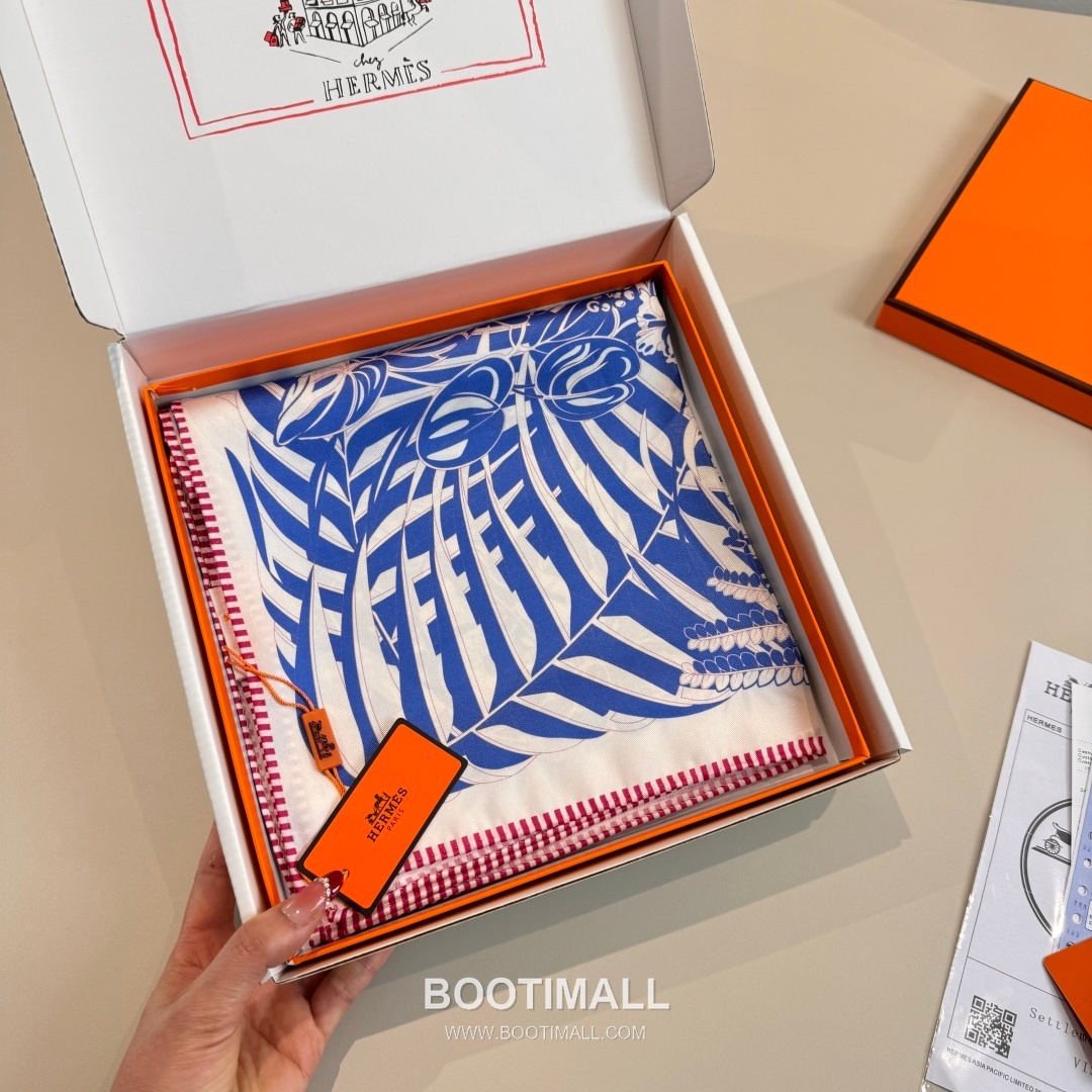 Hermès Flamingo Party Totem Silk Square Scarf Print Design 에르메스 플라밍고 파티 토템 실크 스퀘어 스카프 90cm 8