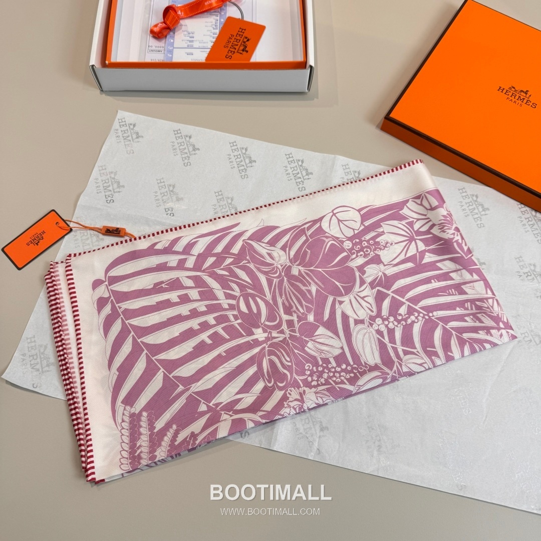 Hermès Flamingo Party Totem Silk Square Scarf Print Design 에르메스 플라밍고 파티 토템 실크 스퀘어 스카프 90cm 4