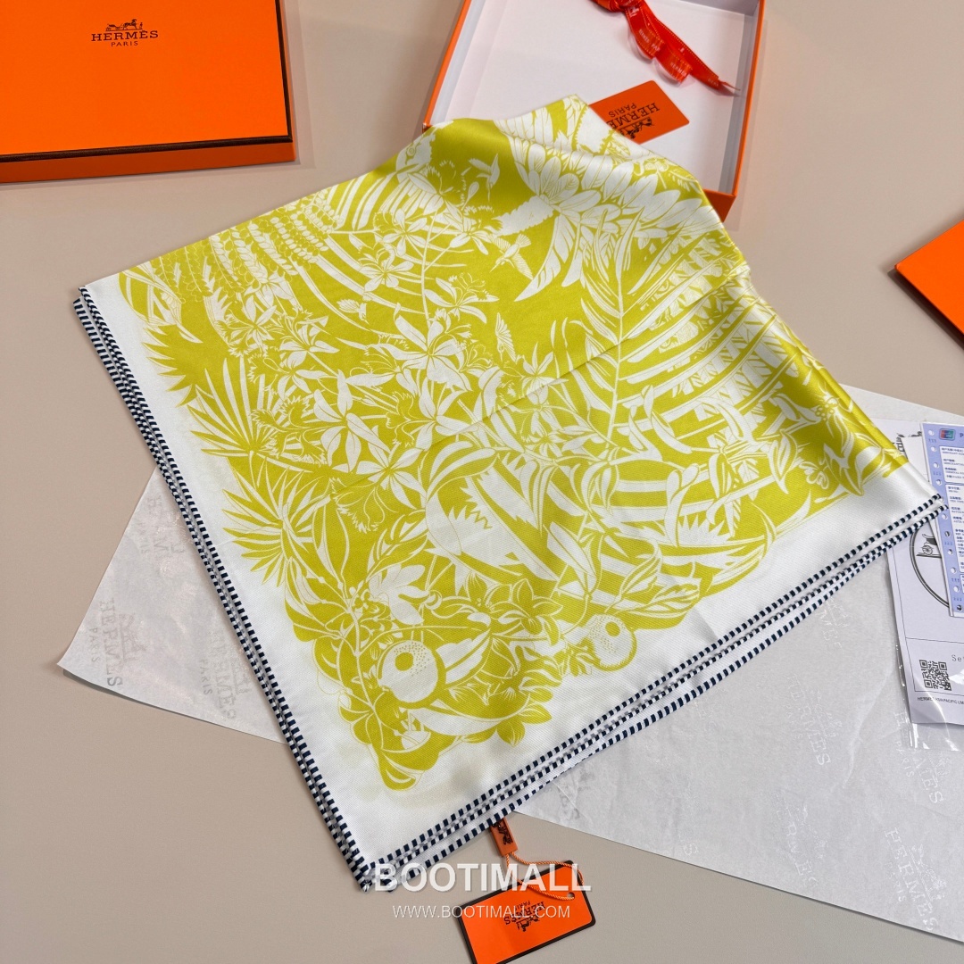 Hermès Flamingo Party Totem Silk Square Scarf Print Design 에르메스 플라밍고 파티 토템 실크 스퀘어 스카프 90cm 3