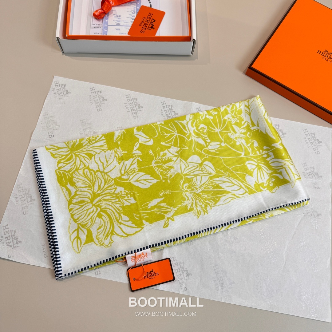 Hermès Flamingo Party Totem Silk Square Scarf Print Design 에르메스 플라밍고 파티 토템 실크 스퀘어 스카프 90cm 4