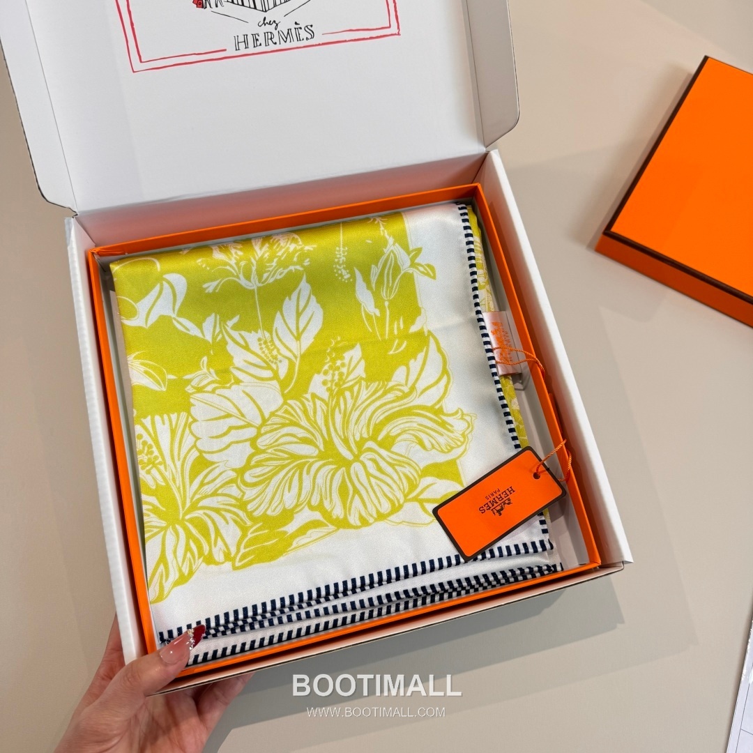 Hermès Flamingo Party Totem Silk Square Scarf Print Design 에르메스 플라밍고 파티 토템 실크 스퀘어 스카프 90cm 5