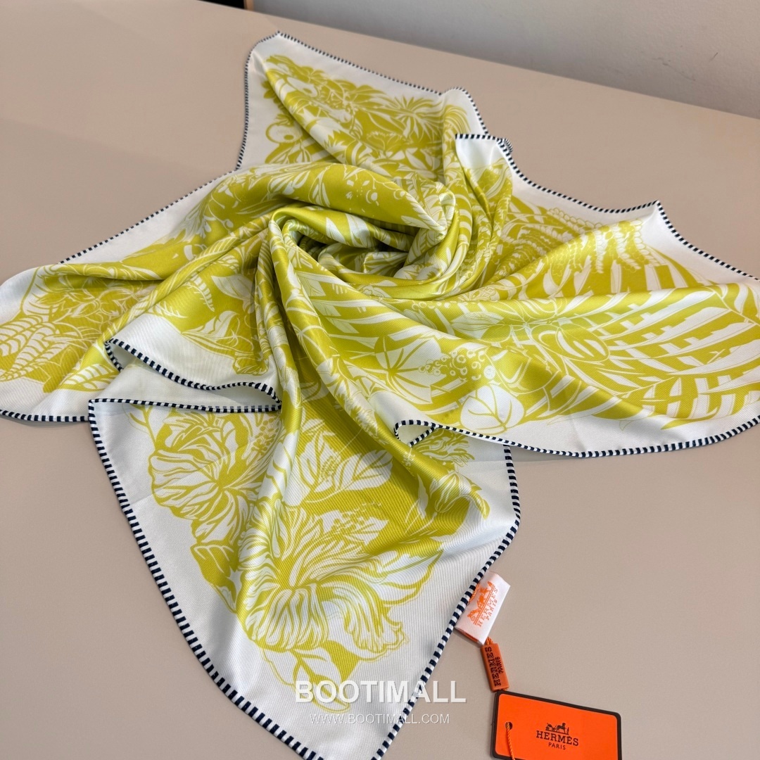 Hermès Flamingo Party Totem Silk Square Scarf Print Design 에르메스 플라밍고 파티 토템 실크 스퀘어 스카프 90cm 8