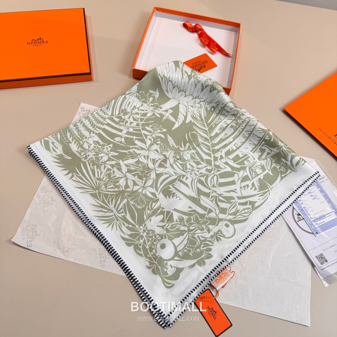 Hermès Flamingo Party Totem Silk Square Scarf Print Design 에르메스 플라밍고 파티 토템 실크 스퀘어 스카프 90cm 3