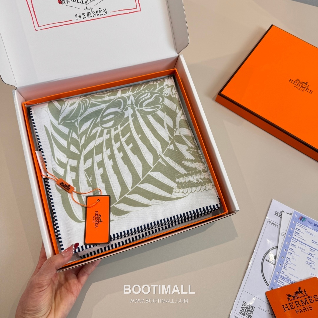 Hermès Flamingo Party Totem Silk Square Scarf Print Design 에르메스 플라밍고 파티 토템 실크 스퀘어 스카프 90cm 5
