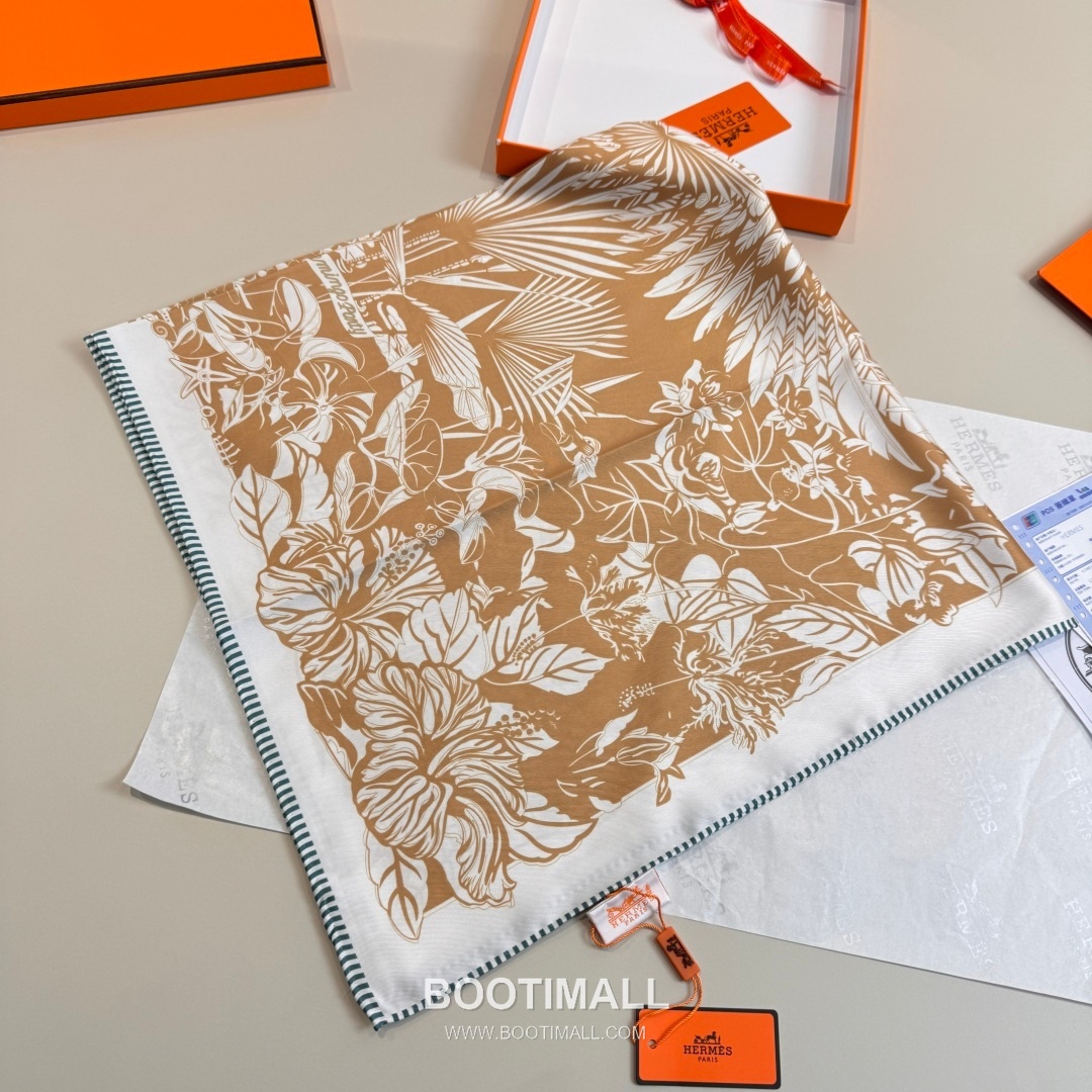 Hermès Flamingo Party Totem Silk Square Scarf Print Design 에르메스 플라밍고 파티 토템 실크 스퀘어 스카프 90cm 3