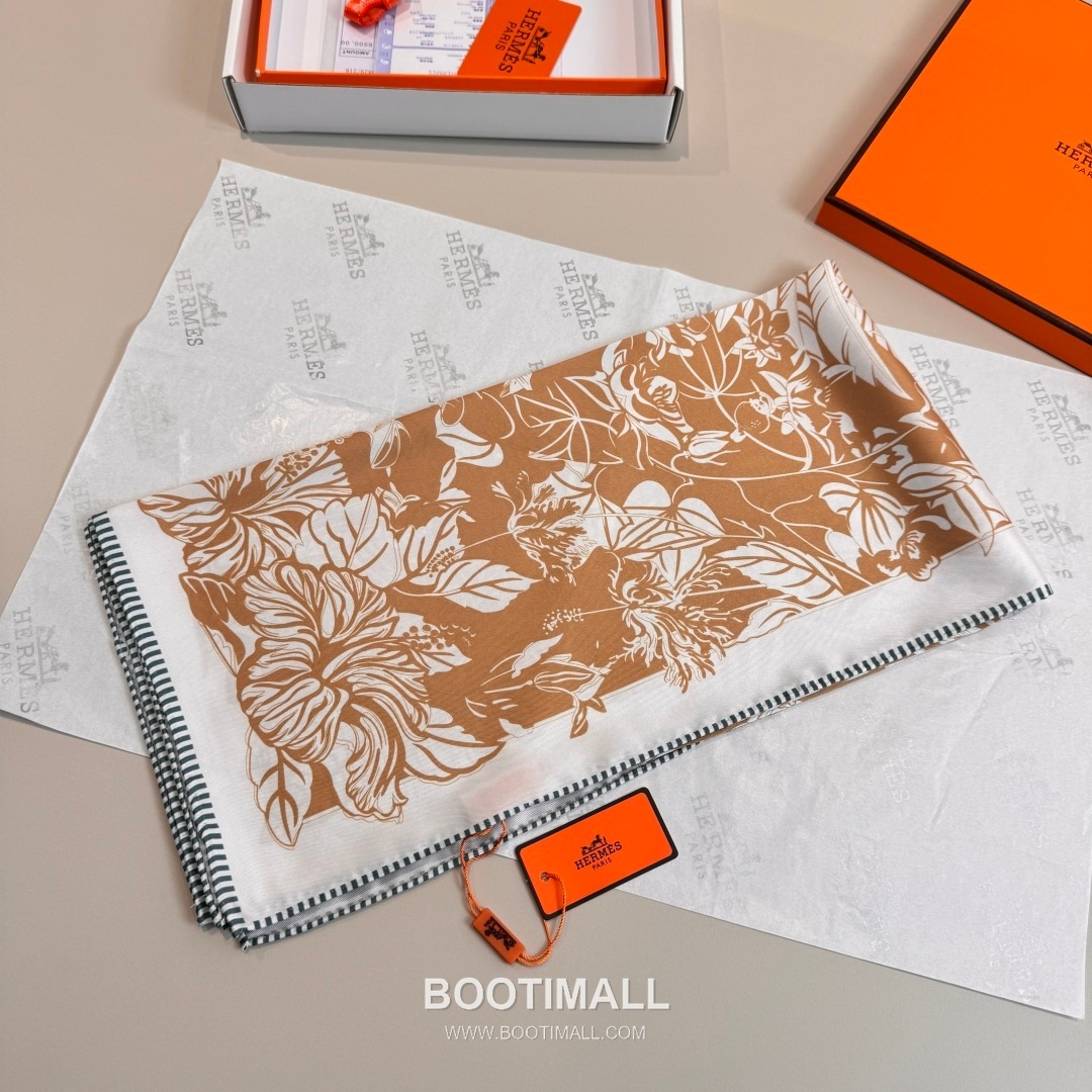 Hermès Flamingo Party Totem Silk Square Scarf Print Design 에르메스 플라밍고 파티 토템 실크 스퀘어 스카프 90cm 4
