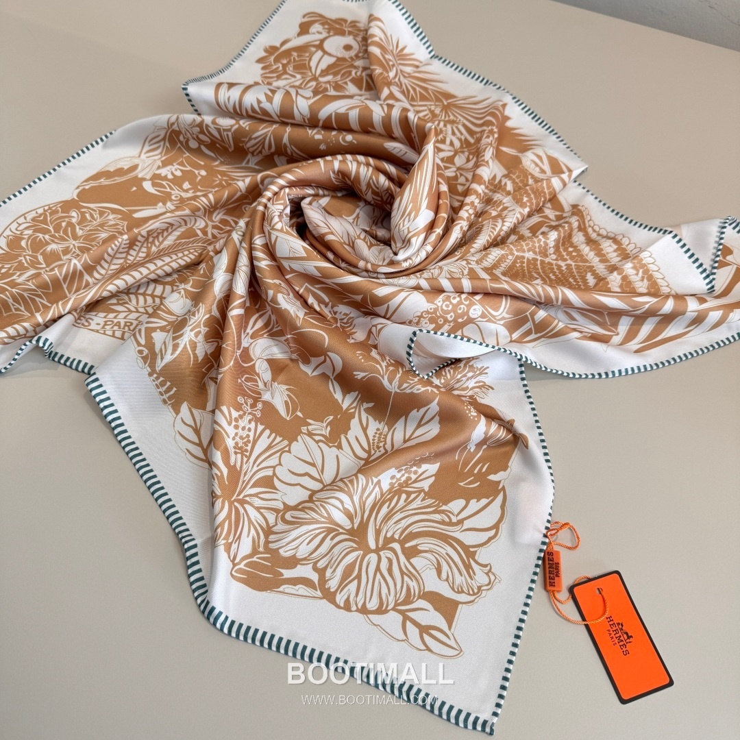 Hermès Flamingo Party Totem Silk Square Scarf Print Design 에르메스 플라밍고 파티 토템 실크 스퀘어 스카프 90cm 8