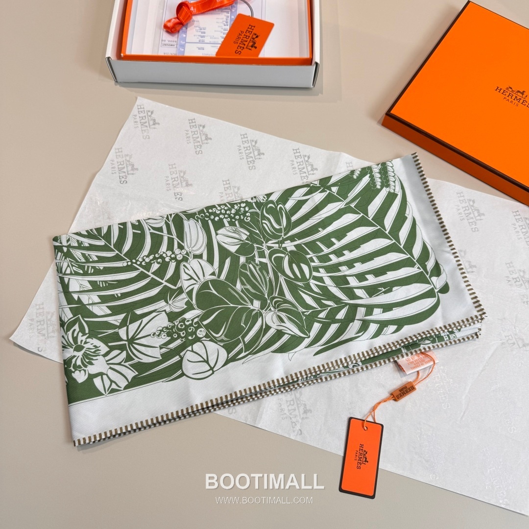 Hermès Flamingo Party Totem Silk Square Scarf Print Design 에르메스 플라밍고 파티 토템 실크 스퀘어 스카프 90cm 4