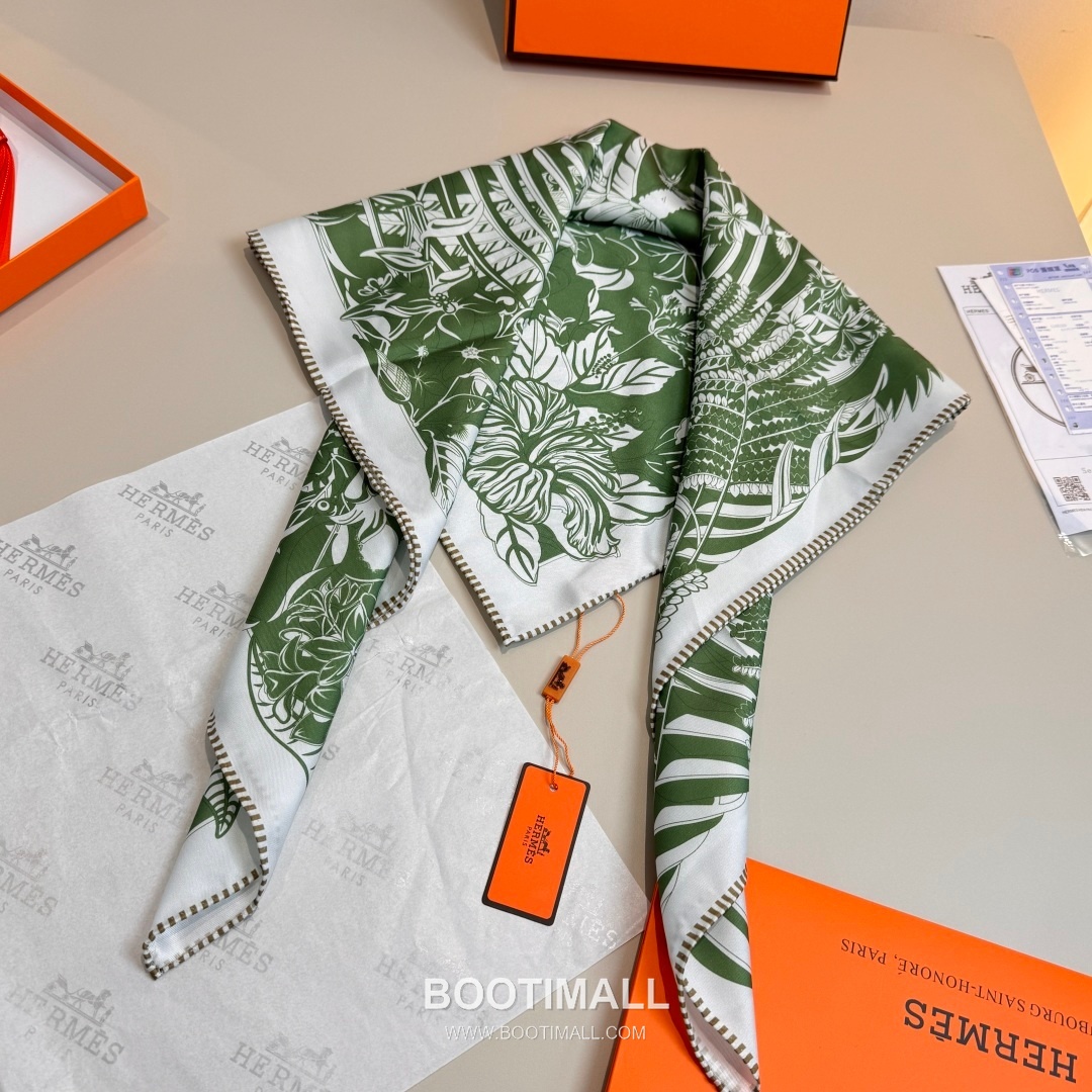 Hermès Flamingo Party Totem Silk Square Scarf Print Design 에르메스 플라밍고 파티 토템 실크 스퀘어 스카프 90cm 6