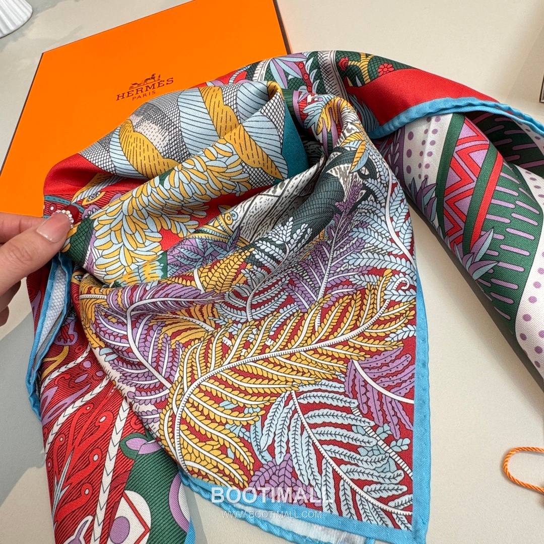 Hermès A Midsummer Night’s Dream Silk Square Scarf Story Print 에르메스 한여름 밤의 꿈 실크 스퀘어 스카프 90cm 7