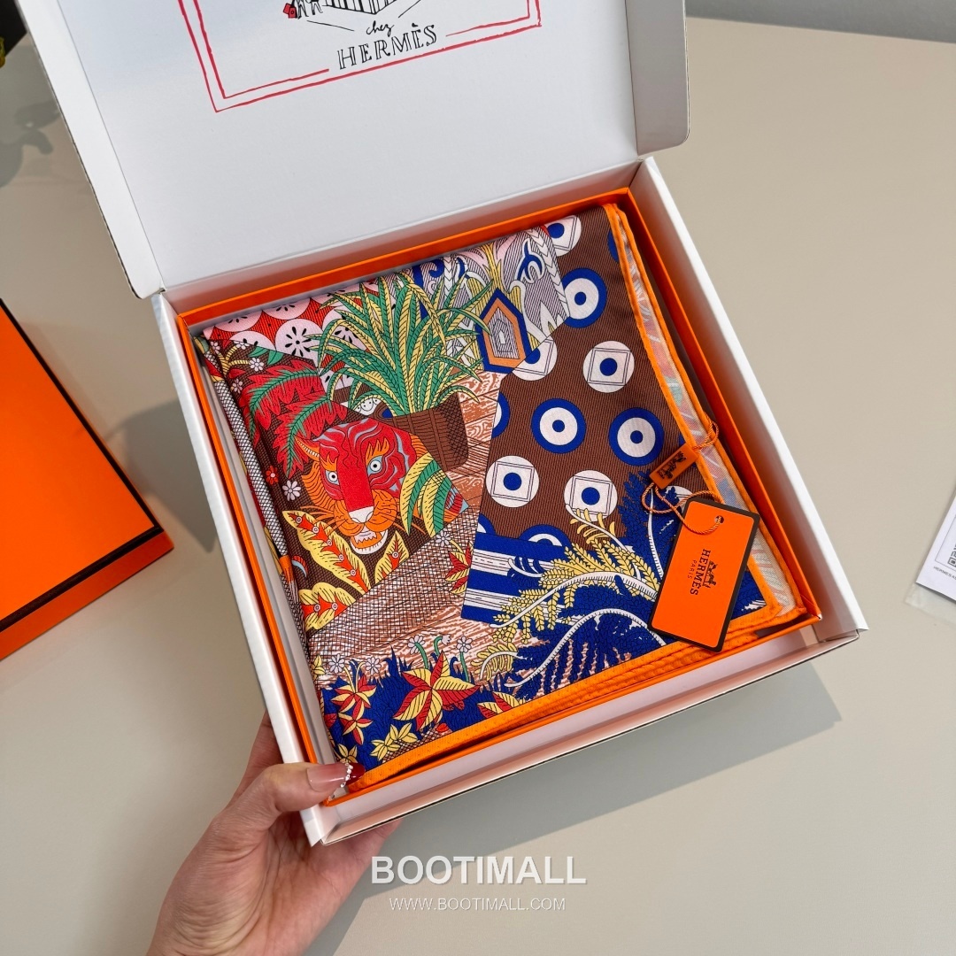 Hermès A Midsummer Night’s Dream Silk Square Scarf Story Print 에르메스 한여름 밤의 꿈 실크 스퀘어 스카프 90cm 4