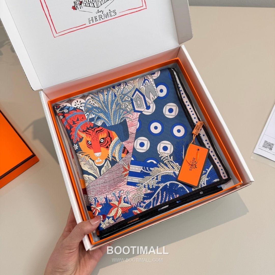 Hermès A Midsummer Night’s Dream Silk Square Scarf Story Print 에르메스 한여름 밤의 꿈 실크 스퀘어 스카프 90cm 4