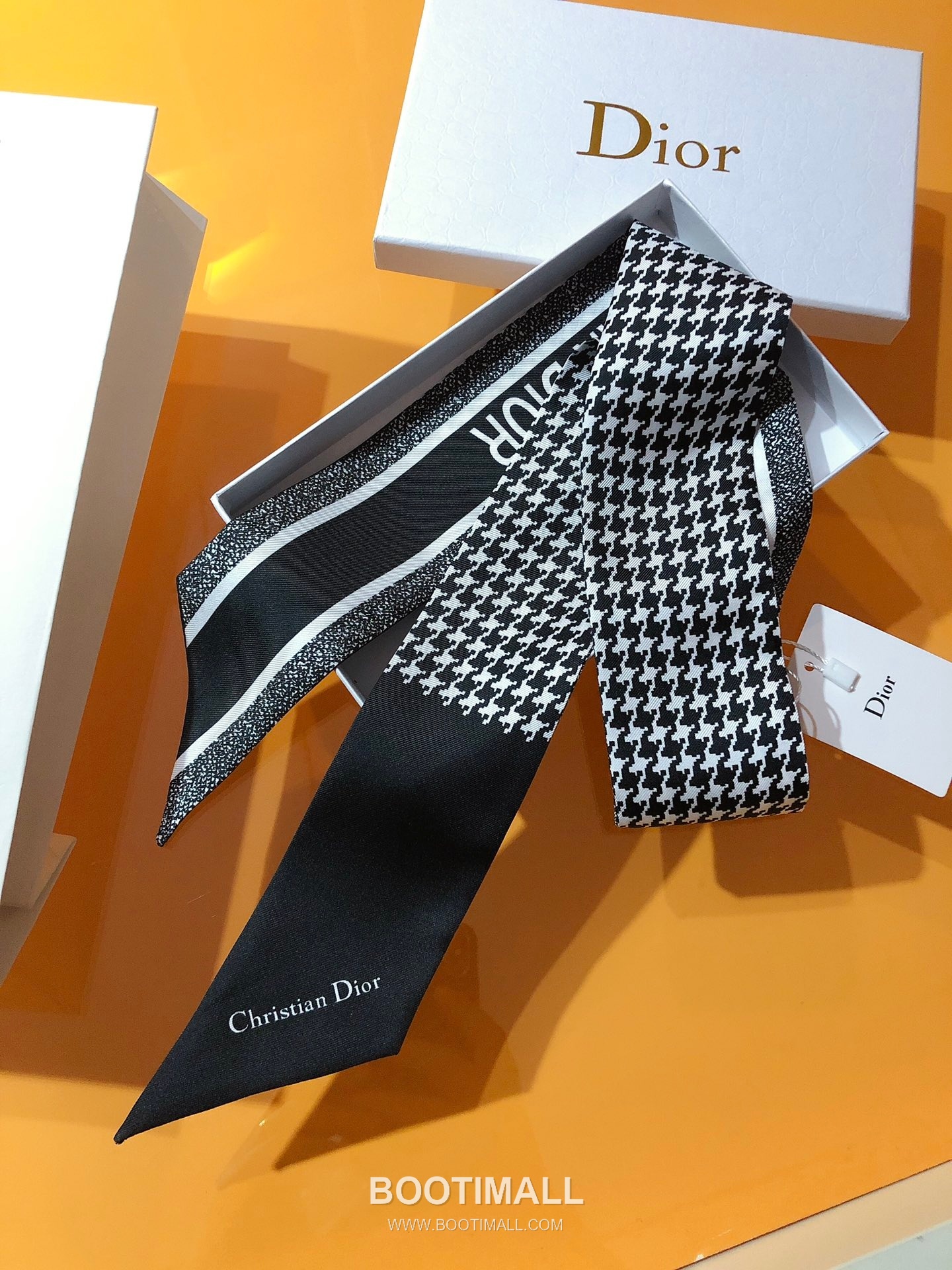 Dior 30 Montaigne Houndstooth Silk Double Sided Twilly Scarf 100% Silk Print Scarf 디올 30 몽테뉴 하운드투스 실크 더블사이드 트윌리 스카프 PDO2209 105cm 4