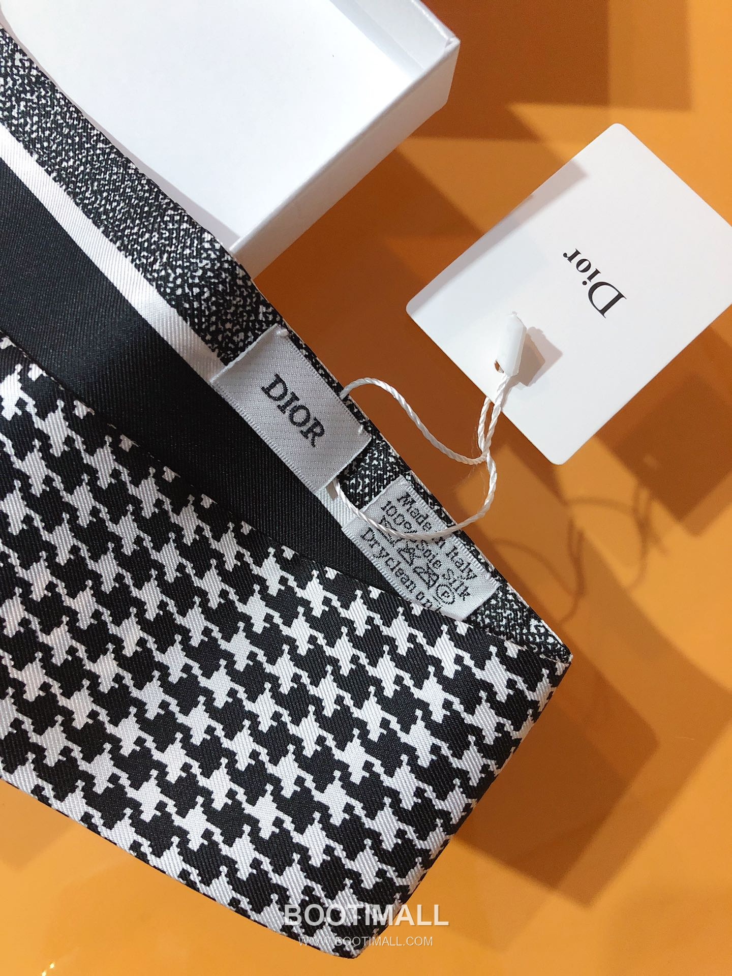 Dior 30 Montaigne Houndstooth Silk Double Sided Twilly Scarf 100% Silk Print Scarf 디올 30 몽테뉴 하운드투스 실크 더블사이드 트윌리 스카프 PDO2209 105cm 5