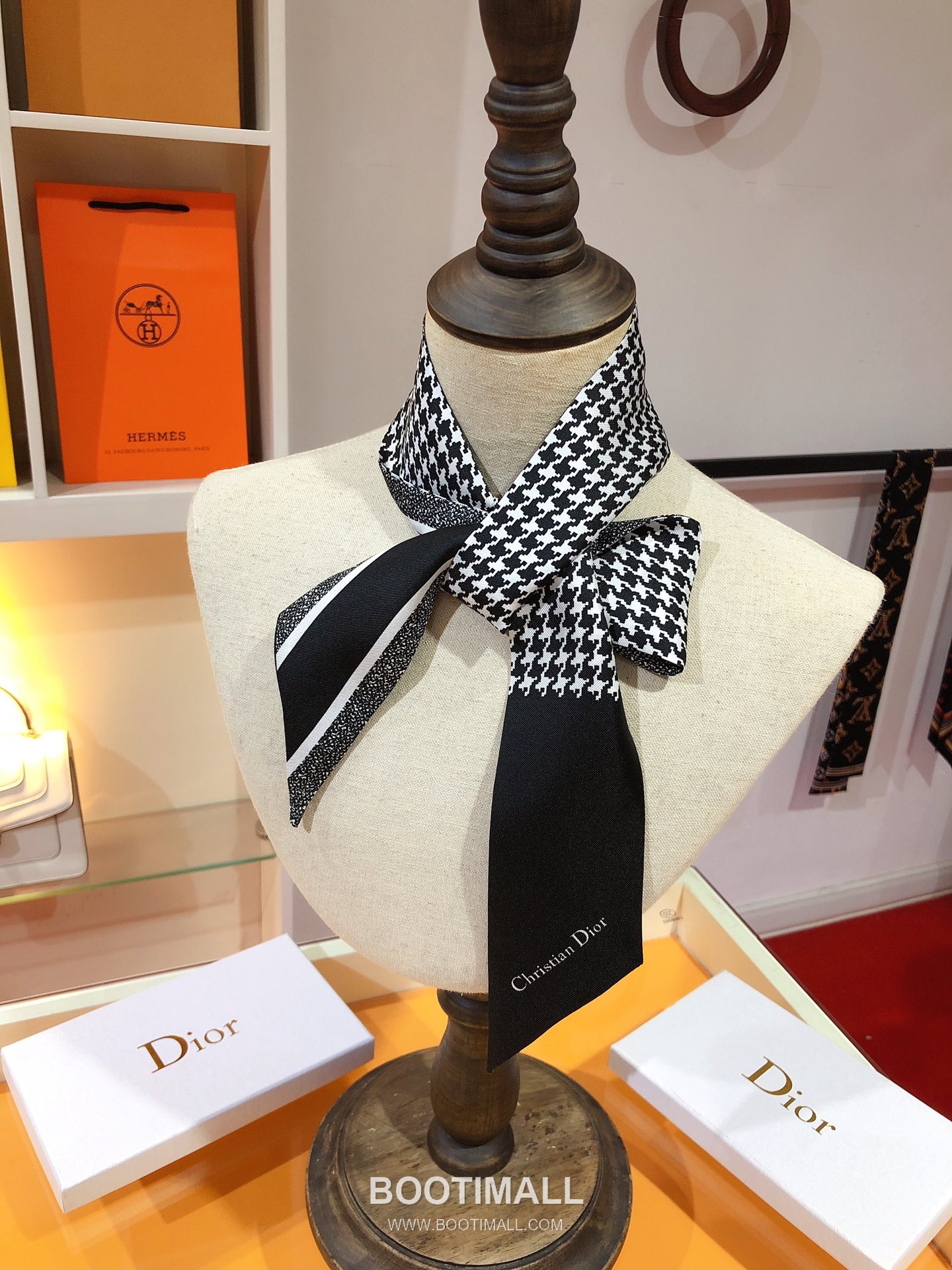 Dior 30 Montaigne Houndstooth Silk Double Sided Twilly Scarf 100% Silk Print Scarf 디올 30 몽테뉴 하운드투스 실크 더블사이드 트윌리 스카프 PDO2209 105cm 8