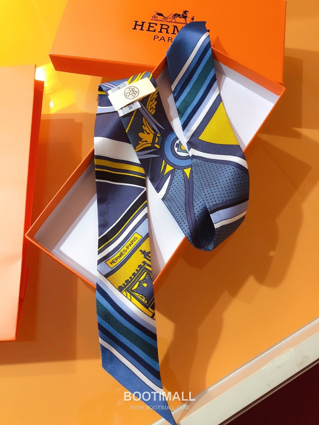 Hermes Etriers et Brandebourgs Silk Twill Double Sided Twilly Scarf 100% Silk Print Scarf 에르메스 에트리에 브란덴부르 실크 트윌 더블사이드 트윌리 스카프 PHMS1971 86cm 2