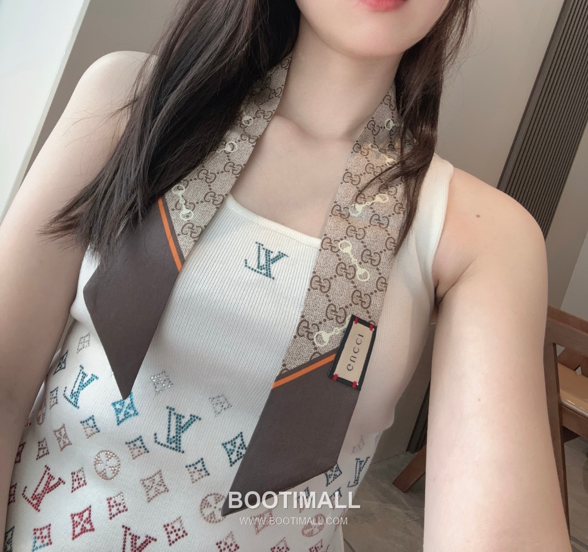 Gucci GG Horsebit Silk Twilly Scarf with Logo Print 구찌 GG 홀스빗 실크 트윌리 스카프 로고 프린트 90cm 1