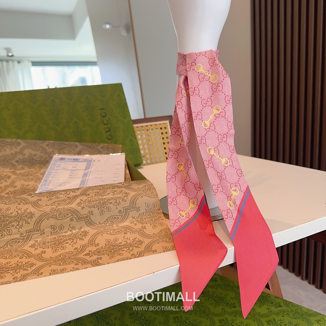 Gucci GG Horsebit Silk Twilly Scarf with Logo Print 구찌 GG 홀스빗 실크 트윌리 스카프 로고 프린트 90cm 9