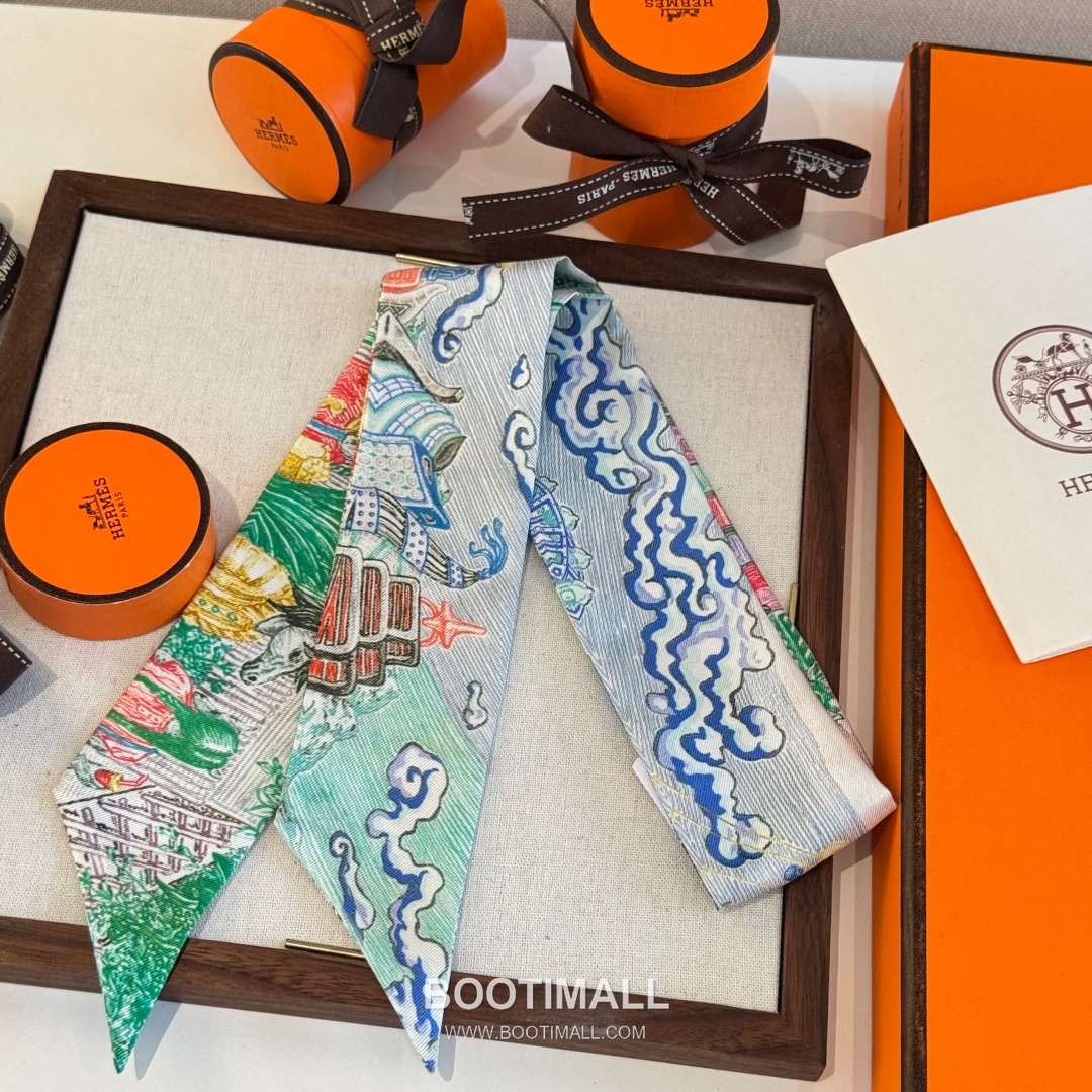 Hermes City of Light Silk Twill Double Sided Twilly Scarf 100% Silk Print Scarf 에르메스 시티 오브 라이트 실크 트윌 더블사이드 트윌리 스카프 86cm 3