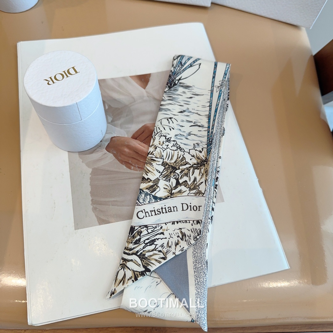 Hermes City of Light Silk Twill Double Sided Twilly Scarf 100% Silk Print Scarf 에르메스 시티 오브 라이트 실크 트윌 더블사이드 트윌리 스카프 86cm 3