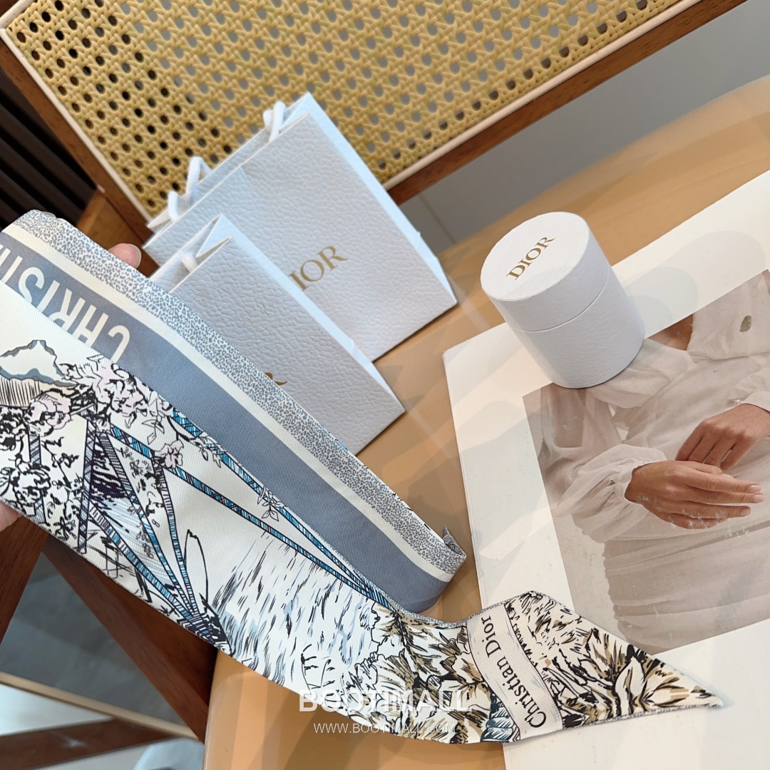 Hermes City of Light Silk Twill Double Sided Twilly Scarf 100% Silk Print Scarf 에르메스 시티 오브 라이트 실크 트윌 더블사이드 트윌리 스카프 86cm 9