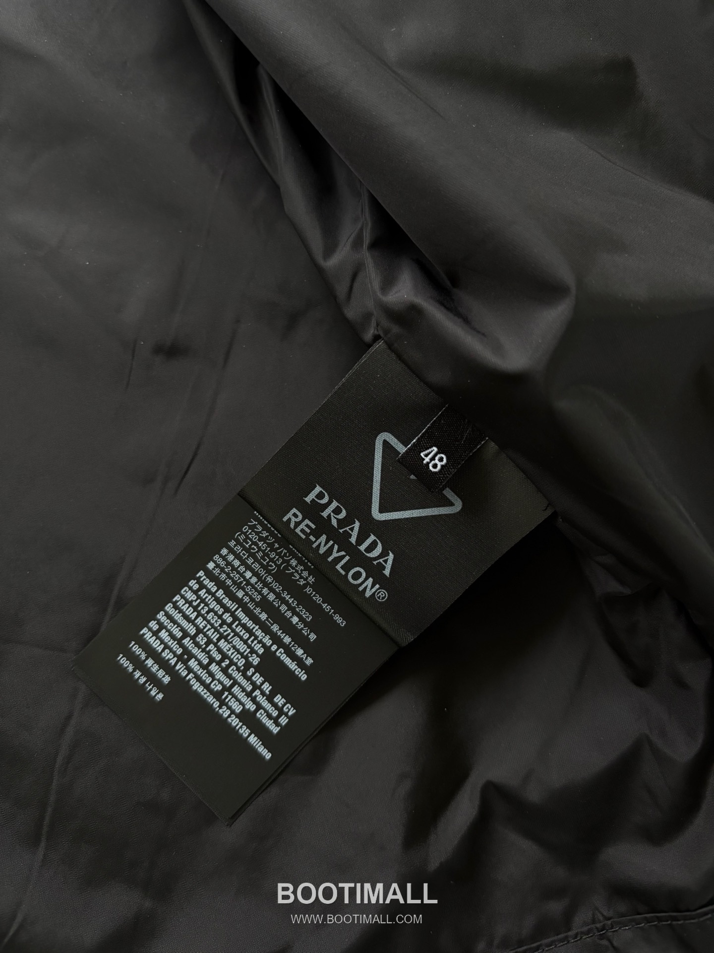 Prada Re-Nylon Hooded Zip Jacket with Minimal Logo Detail 프라다 리나일론 후드 집 재킷 미니멀 로고 디테일 9