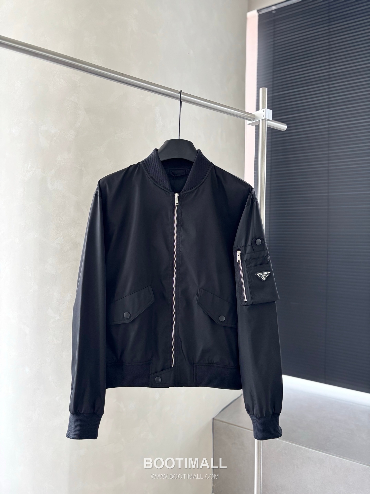 Prada SS25 Nylon Bomber Jacket with Drop Shoulder Design 프라다 SS25 나일론 봄버 재킷 드롭숄더 디자인 1
